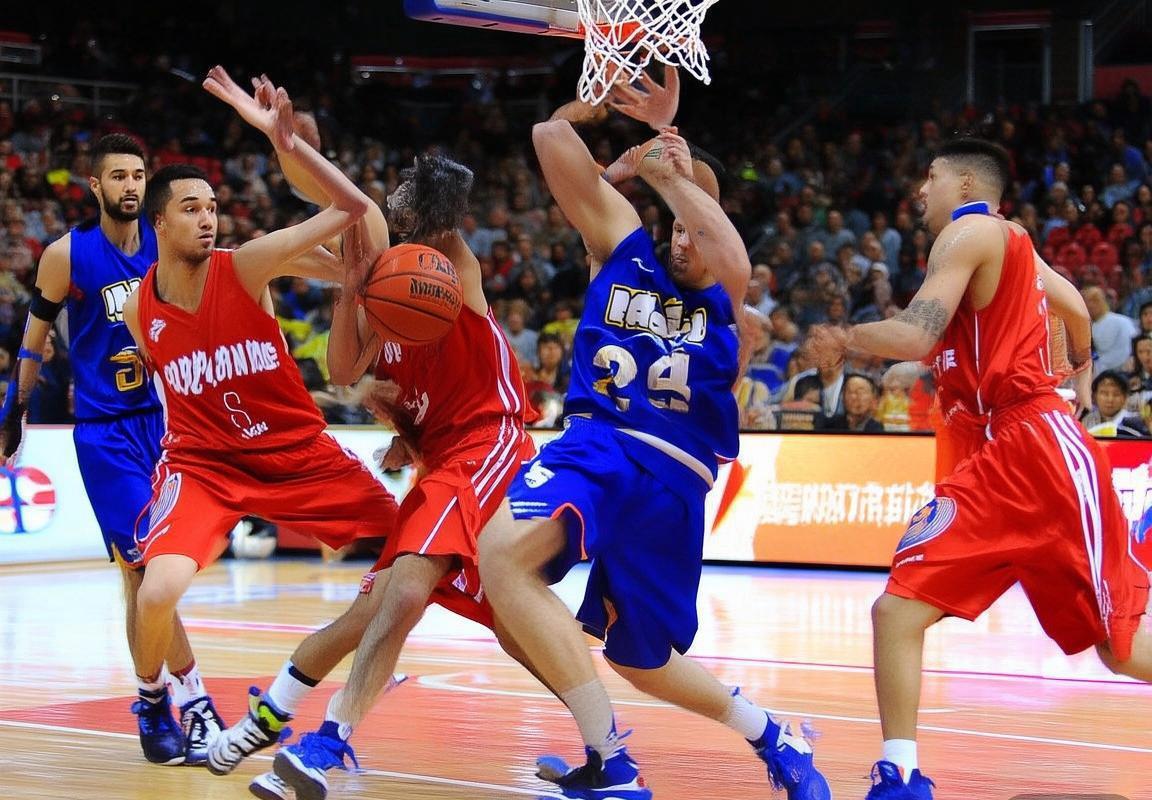 北京新疆季后赛对决：速度与内线激战(图1)